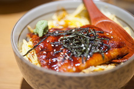 日本拉面盘子美食芝麻绿色蔬菜肉汤午餐餐厅面条鳗鱼图片