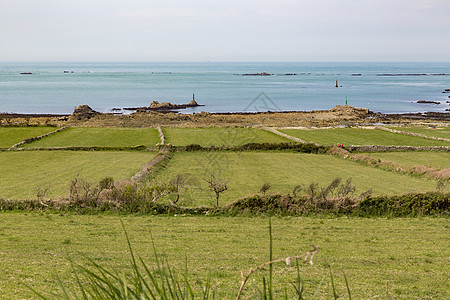 美丽的法国诺曼底海岸线海岸环境波浪公园太阳蓝色晴天支撑风景海浪图片