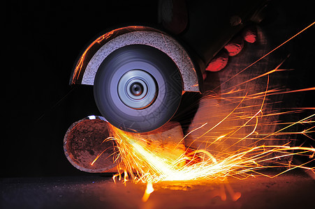 工人用研磨机切割金属机械工程工作安全治疗作坊圆圈技术磁盘制造业图片