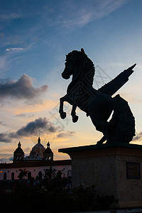 日落时卡塔赫纳德印第亚斯背光城墙城市蓝天历史性中心码头历史遗产殖民图片