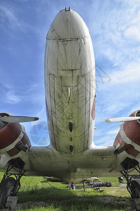 DC-3型飞机底部视图图片