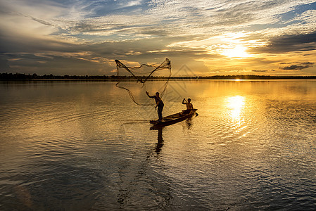 泰国日出波纹钓鱼旅行旅游传统食物木头渔夫反射图片