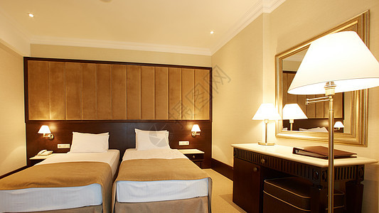 双床间室内家具地面风格木头卧室奢华桌子尺寸旅行公寓图片