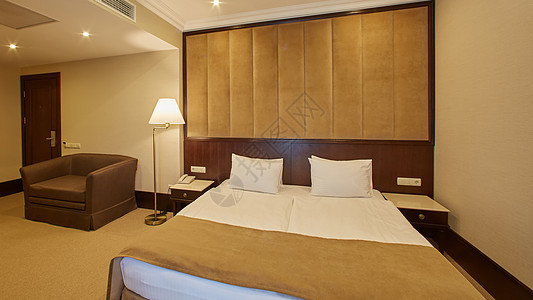 双床间室内服务汽车枕头床垫标准地面风格窗帘卧室木头图片