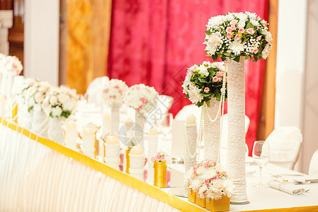 婚礼表格装饰环境玻璃白色宴会桌子水平奢华花束餐厅风格图片