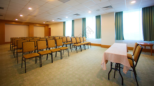 现代会议室内厅的室内管理人员礼堂商业房间座位研讨会办公室木头窗户公司图片