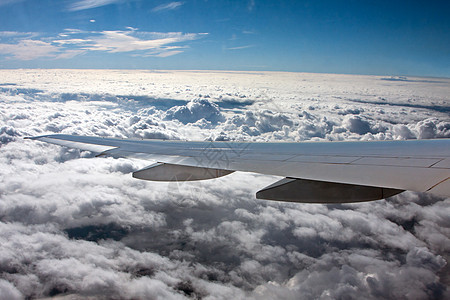 云上飞翔旅行天线运输白色航班空气飞机翅膀蓝色天空图片