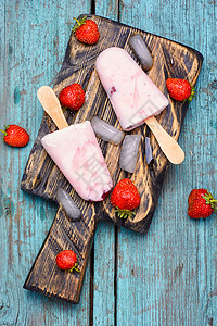自制草莓冰淇淋粉色奶油产品冰块静物冰淇淋水果浆果酸奶奶油状图片