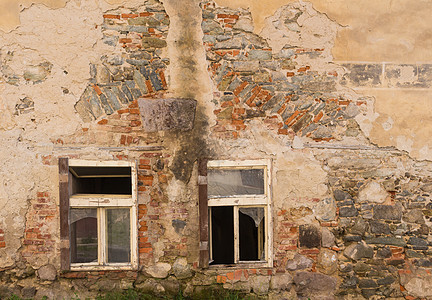 废弃房屋的窗口图片