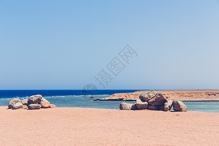 埃及红海海岸线海浪晴天旅游旅行天空沙漠海岸假期海滩地平线图片