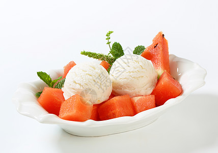 白冰淇淋加西瓜甜点薄荷白色冰冻食物树叶水果椰子奶制品香草图片