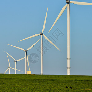 蓝天发电风速车 蓝色天空力量资源风车刀刃涡轮草地创新电气农村活力图片