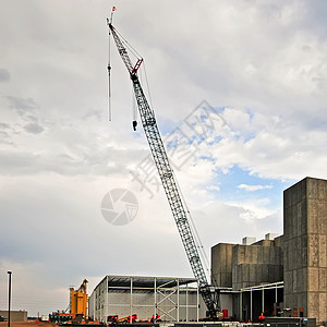 新建工厂创建工作项目多层起重机劳动建筑就业领班商业天空蓝色图片