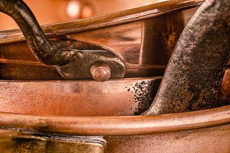 铜锅和平底锅背景图片