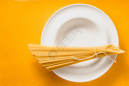 橙色背景的橙子切片营养餐厅食物美食烹饪黄色褐色面团白色桌子图片