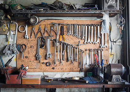 工具架在墙壁上手工具维修工作台扳手店铺工具箱木工地点车库钻头图片