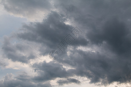 下雨前的黑暗天空时间戏剧性飓风危险气旋场景季节天堂蓝色气象图片