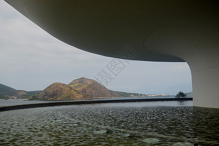 的Niteroi现代艺术博物馆城景山脉游客画廊大厦旅游建筑学地标拉丁环境图片