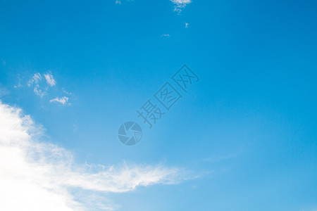 蓝色天空中的云彩云景照片天堂晴天阳光雨云季节积雨沉淀气氛图片
