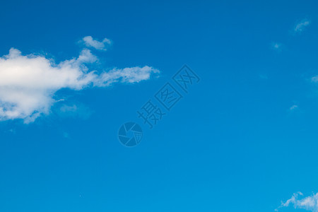 蓝色天空中的云彩积雨晴天沉淀雨云天蓝色天堂阳光季节天气云景图片