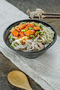 韩国热辣辣辣酱面红色白色面条美食芝麻洋葱海鲜料理食物拉面图片