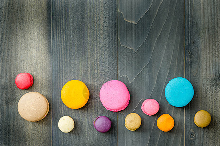 色彩多彩的红心圆锥形顶部视图糕点粉色美食面包甜点小吃饼干食物奶油味道图片