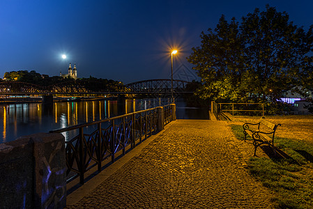 布拉格河夜间圣彼得和保罗斯图片