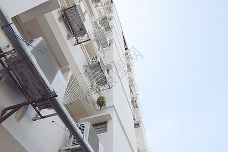 看看泰国的公寓房 一步一步的建房摩天大楼天空窗户材料城市绿色坡度建筑学阴影建筑图片