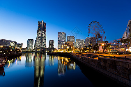 夜晚横滨城市车轮建筑市中心游客海岸全景摩天大楼景观风景办公室图片