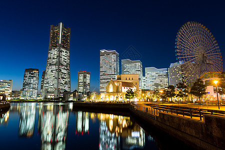 夜间横滨天际城市巡航港口天空蓝色摩天大楼办公室黑暗市中心景观图片