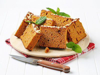 香料蛋糕的切片砧板蜂蜜棕色甜点小吃饼干面包早餐库存菜刀图片