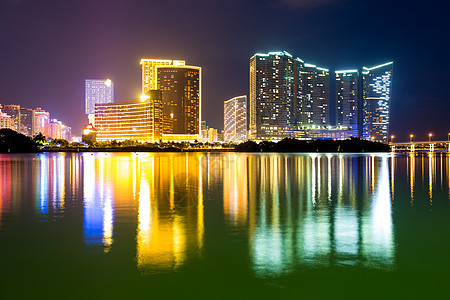 夜间澳门天际摩天大楼市中心城市蓝色地标风景天空建筑学建筑货车图片