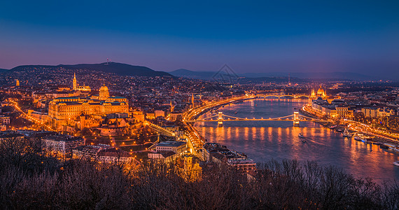 布达佩斯市风景 匈牙利夜间建筑物天线首都害虫全景天空皇宫城市衬套银行图片