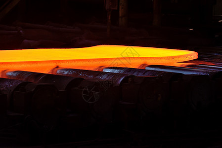 输送器上热钢工业橙子技术金属工厂建筑设备商业制造业危险图片