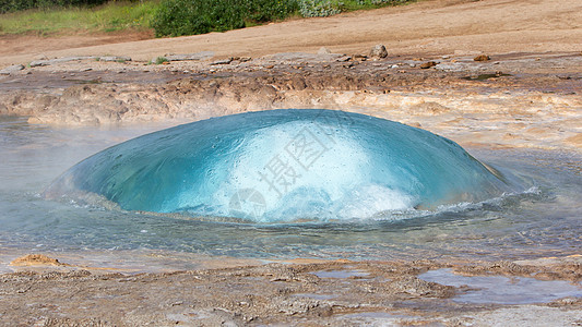 著名的冰岛轮缘火山气泡二氧化硅喷泉地热蒸汽图片