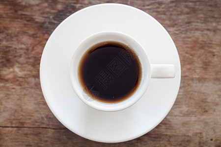 桌上新鲜咖啡杯顶端视图宏观圆圈咖啡店咖啡办公室黑色牛奶饮料杯子飞碟图片