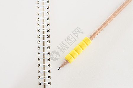 用铅笔打开空白笔记本创造力橡皮笔记螺旋面板建筑建筑学黄色木头写作图片