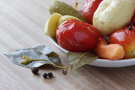 泡菜蔬菜酱生产盘子小吃营养洋葱装罐食物香料黄瓜胡椒图片