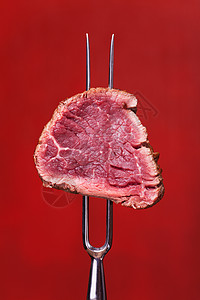 肉叉上牛排一块桌子红色黑色食物肋眼牛肉美食烹饪炙烤烧烤图片