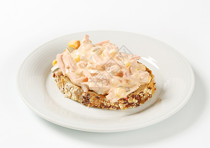 露天的火腿沙拉三明治调料食谱早餐蔬菜辣椒玉米小吃奶油沙拉酱食物图片