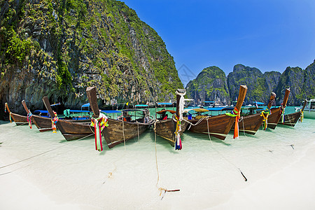 泰国克拉比海滨的长途船图片