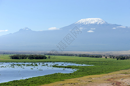 乞力马扎罗大草原天空戏剧性风景蓝色旅行国家野生动物荒野草原图片