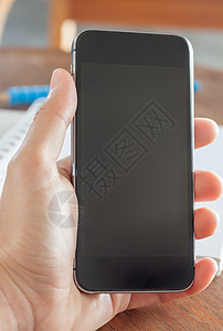女人手里的智能电话电讯工具男性触摸屏屏幕手机技术按钮细胞展示图片