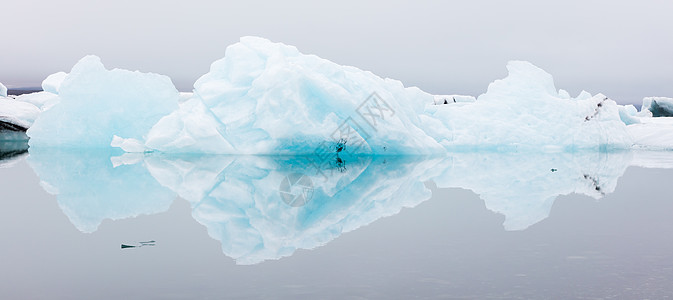 Jokulsarlon是冰岛东南部的一个大型冰川湖旅行勘探灾难国家风景蓝色荒野环境海景寂寞图片