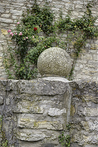 德国伯尔根萨尔兹德莱登阿尔登堡城堡的石球装饰旅行石头植物材料圆圈灰色风格雕塑公园摄影图片