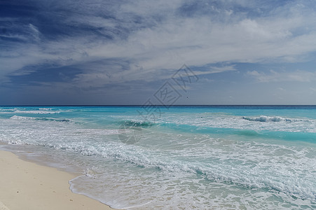 墨西哥加勒比海海岸的波浪假期海景支撑旅游晴天海浪天空蓝色地平线海洋图片
