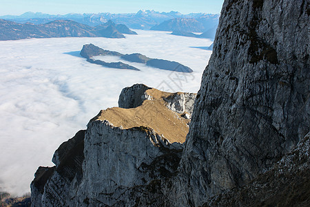 从皮拉图斯山看 云像雪高山场景晴天石头路线顶峰高度远足天空山脉图片