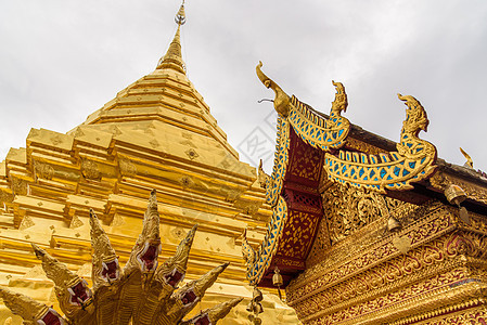 泰国清迈省的寺庙佛塔宗教金子佛教徒宝塔素贴天空文化旅行建筑学图片