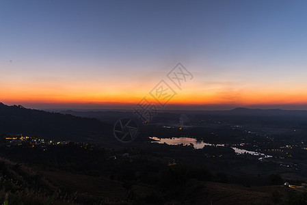 星期天的橙色天空接近秋天天气橙子晴天风景白色阳光蓝色日落图片