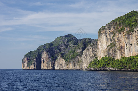 Krabi P地区热带岛屿Ko Phi-Phi的美丽的石灰岩岩石图片